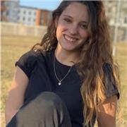 Soy estudiante de la universidad de granada que ofrece clases de español o inglés para extranjeros
